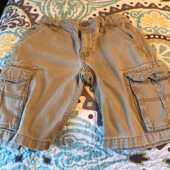 Boys long sleeve henley with hood and cargo shorts - Picture 4 of 6